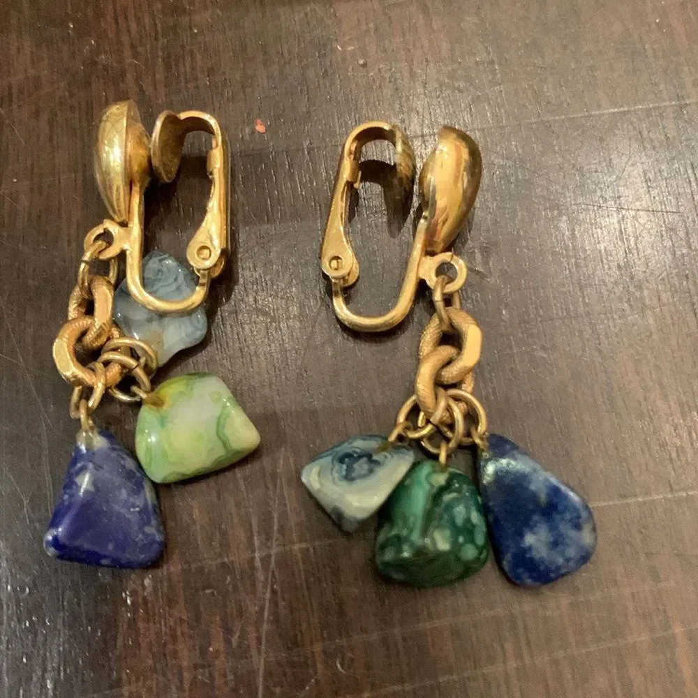 Dangling stone charm clip earrings